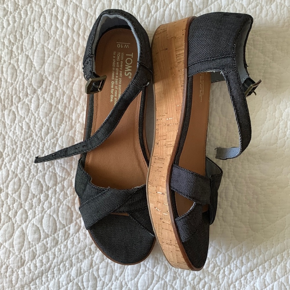 Toms wedges
